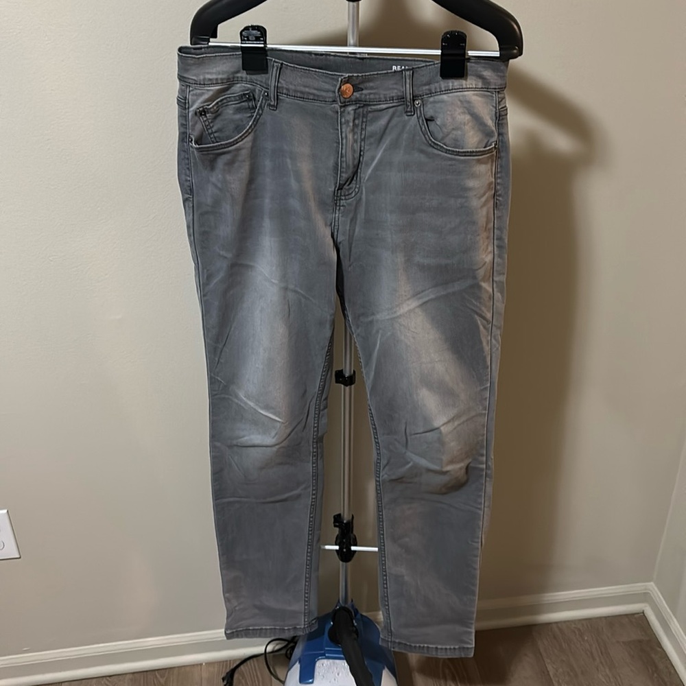 Mugsy Jeans
Gray (Beans Style)
34x34
Great Condition,
Lightly worn, no stains